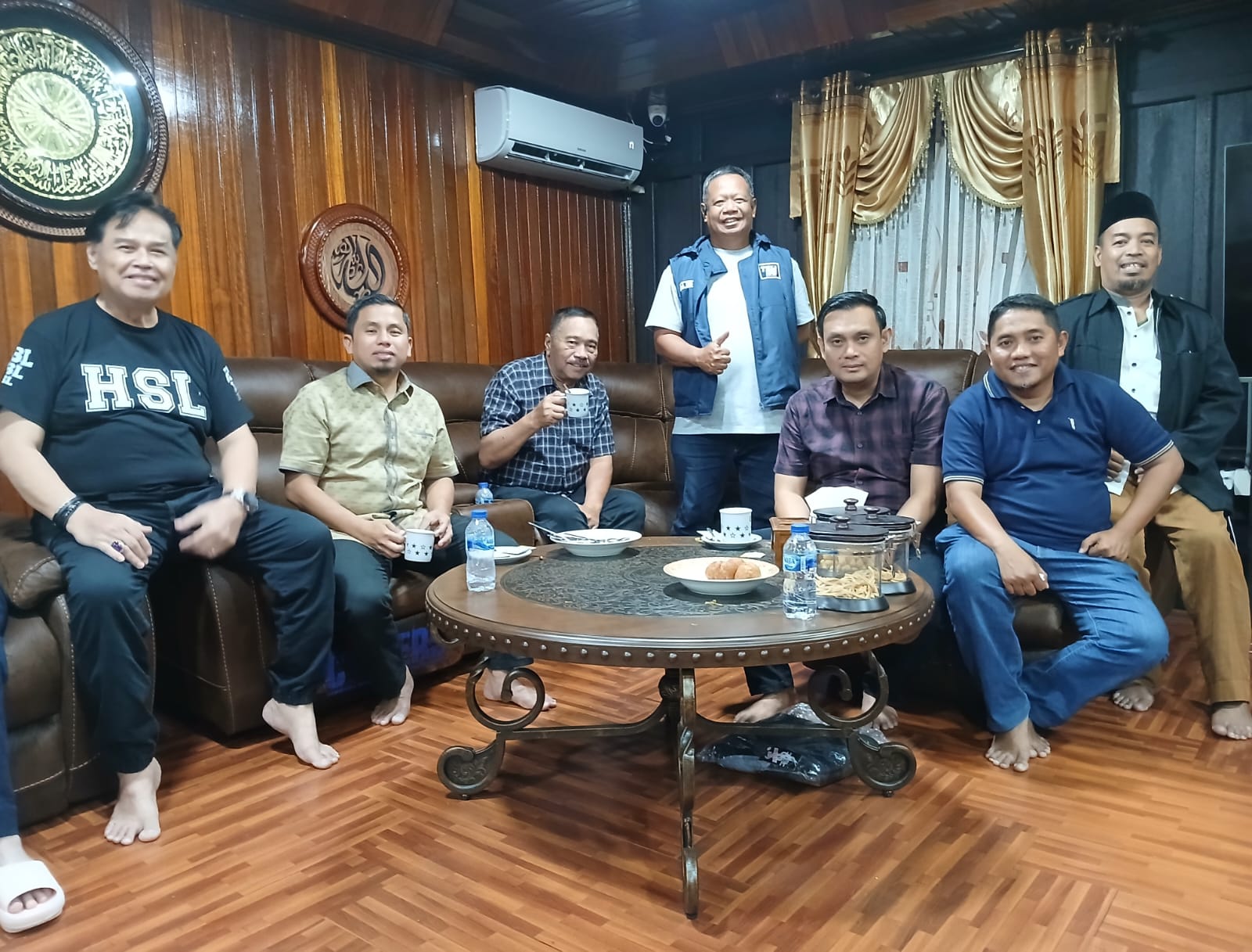 HSL Inisiasi Santap Sop Ubi Bersama TSM-MO, Tim dan Relawan, Canda Tawa Santai Hadapi Pilkada